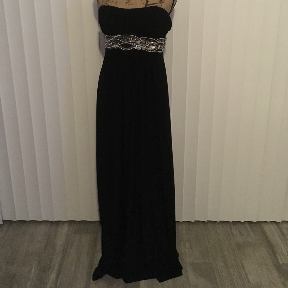 Perfect black dress for a formal event